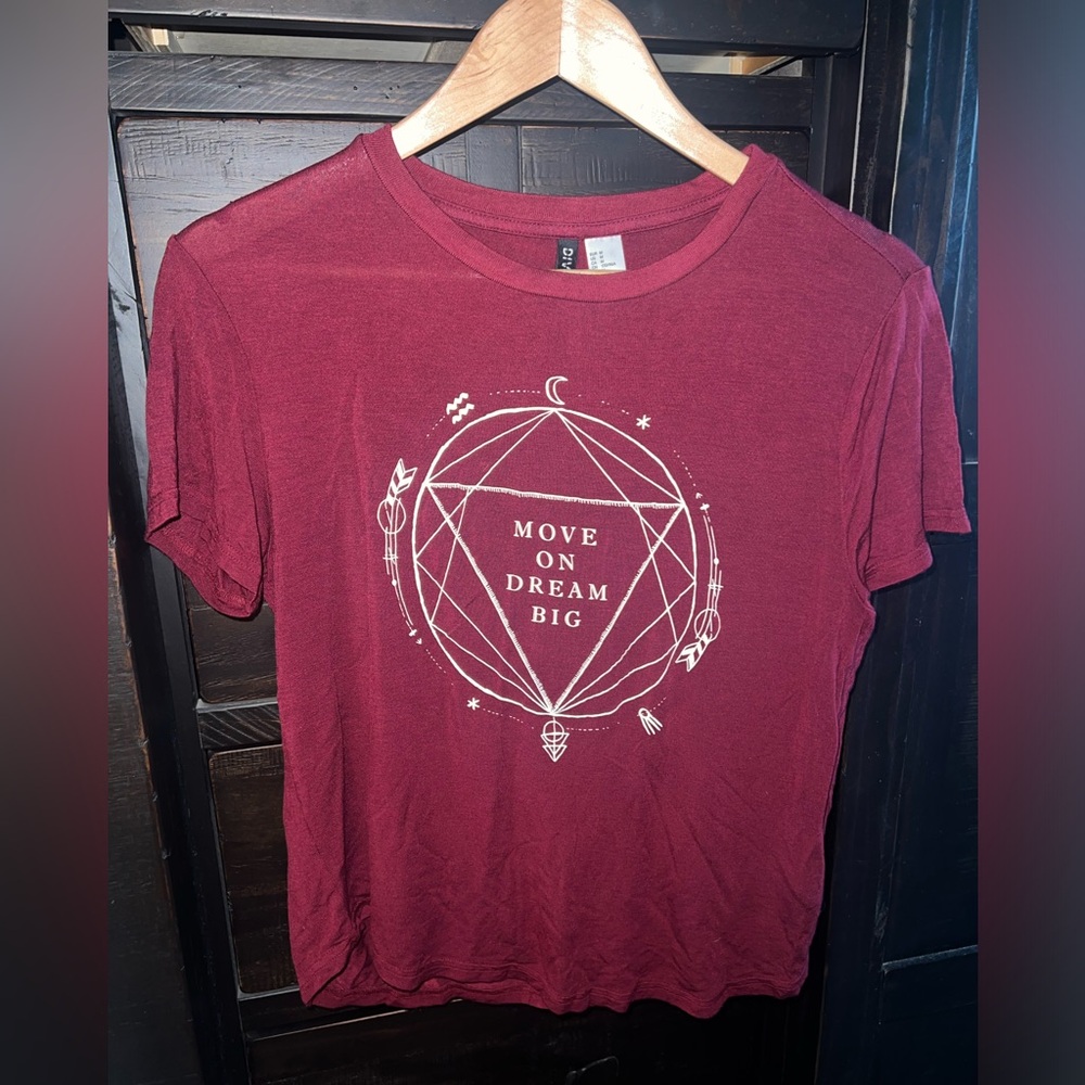 Move On Dream Big T-Shirt Size M